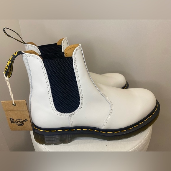 Dr. Martens White Smooth Leather Chelsea Boots unisex ladies size 9 Men 8 NWOB - Picture 4 of 11